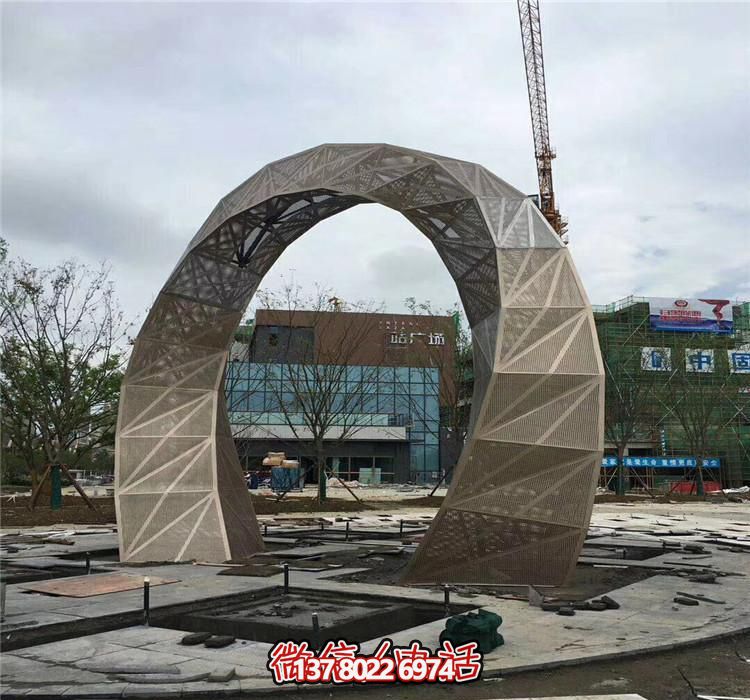 不銹鋼網(wǎng)格拱門雕塑,點(diǎn)綴廣場(chǎng) 不銹鋼網(wǎng)格拱門雕塑,點(diǎn)綴廣場(chǎng)