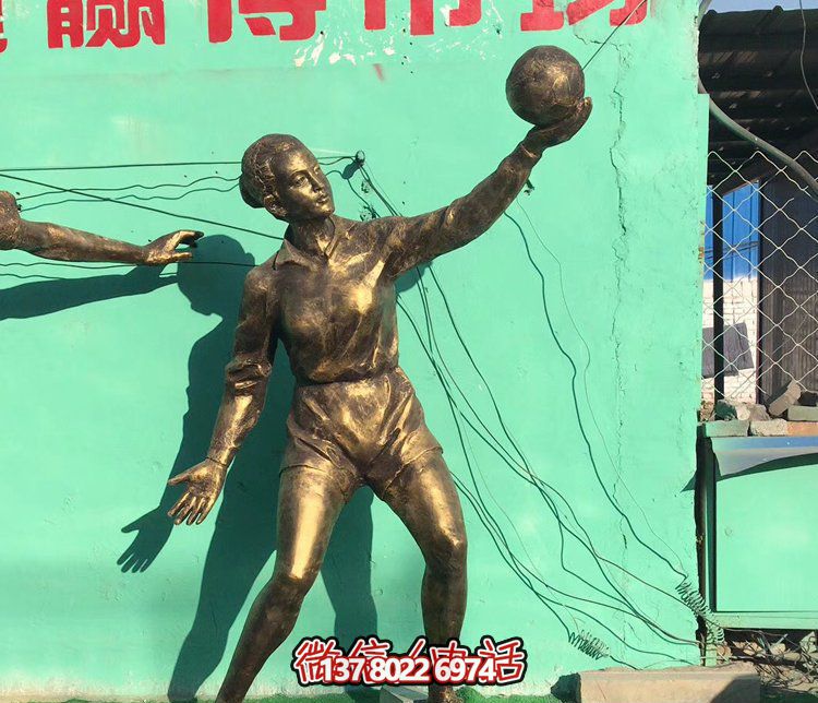 大型玻璃鋼排球?qū)W生雕塑，為廣場增添活力