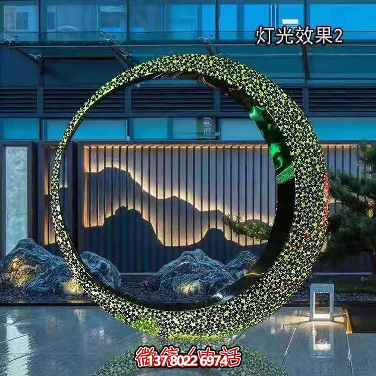 不銹鋼燈光圓環，營造月亮美景