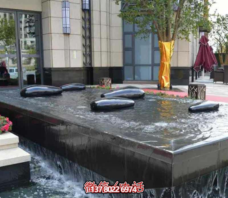 創(chuàng)意水中鵝卵石雕塑,為酒店池塘帶來(lái)抽象美感 創(chuàng)意水中鵝卵石雕塑,為酒店池塘帶來(lái)抽象美感