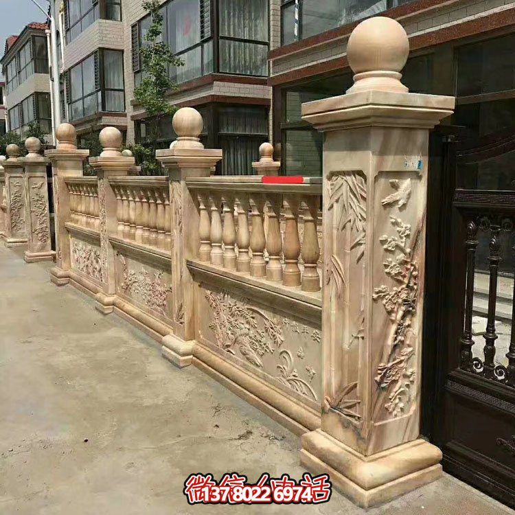 紅色浮雕圍墻欄板裝點(diǎn)別墅，守護(hù)晚霞之美