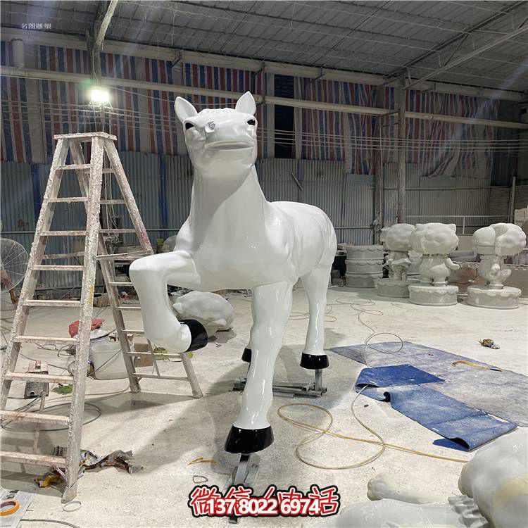 玻璃鋼馬雕塑，點綴戶外園林