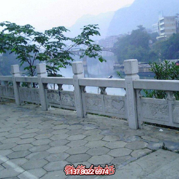 品質精良的大理石欄桿、欄板及雕塑，締造美麗景觀