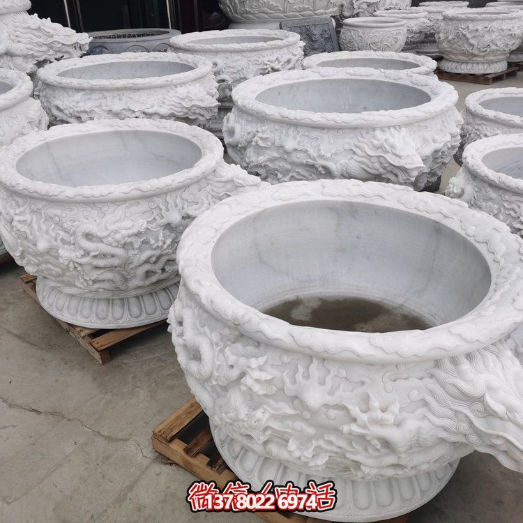 綠色庭院古典雕刻藝術與青石魚缸花缸相結(jié)合