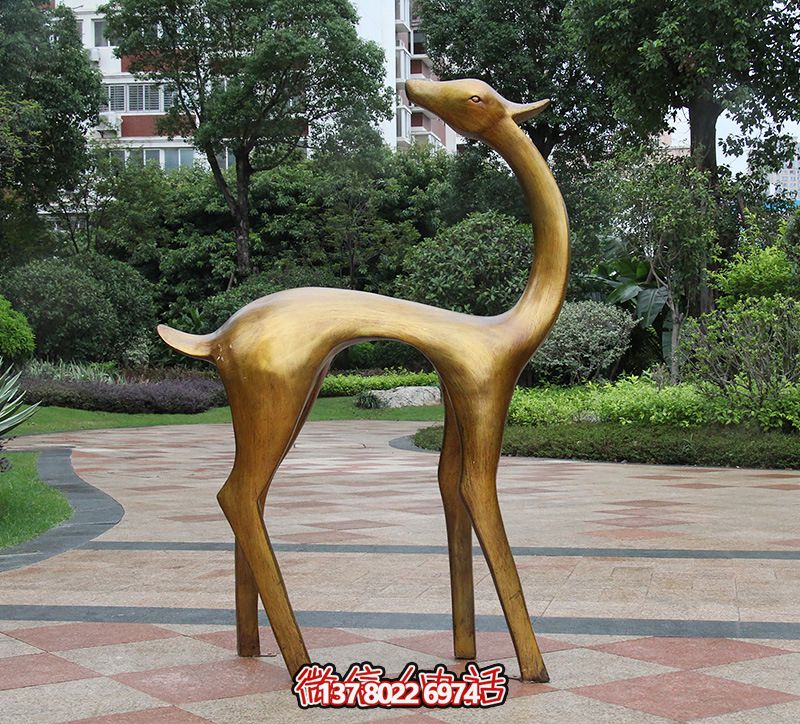 “不銹鋼梅花鹿雕塑，為公園增添藝術(shù)氣息”