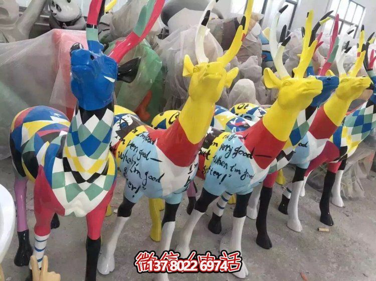彩繪玻璃鋼鹿雕塑，商場、兒童樂園風格擺件